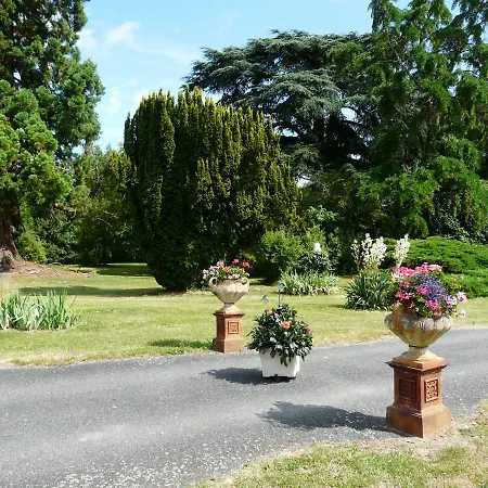 Chateau De Piolant Eiffel Tower B&B 3*