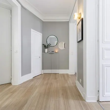 Chateau De Piolant Eiffel Tower 3* باريس
