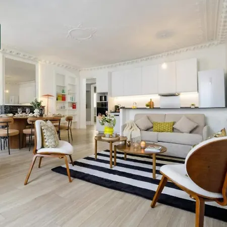 فندق مبيت وإفطار Chateau De Piolant Eiffel Tower 3*