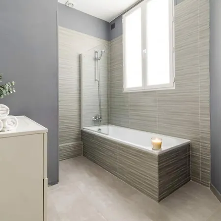 Chateau De Piolant Eiffel Tower 3* باريس