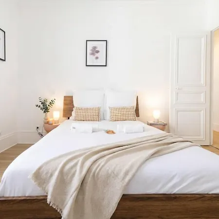 Chateau De Piolant Eiffel Tower فندق مبيت وإفطار 3*