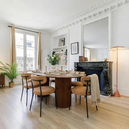 Chateau De Piolant Eiffel Tower 3* باريس
