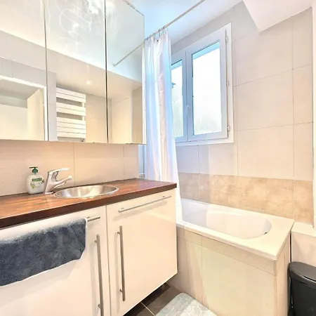 فندق مبيت وإفطار Chateau De Piolant Eiffel Tower 3*