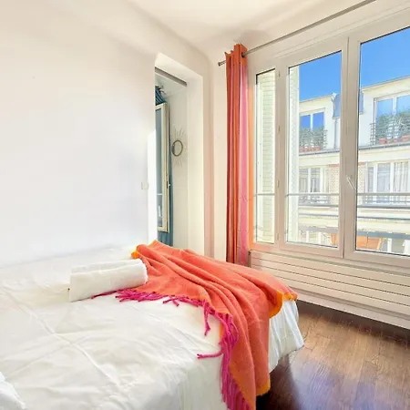 فندق مبيت وإفطار Chateau De Piolant Eiffel Tower باريس