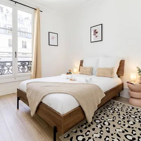 Chateau De Piolant Eiffel Tower 3* باريس