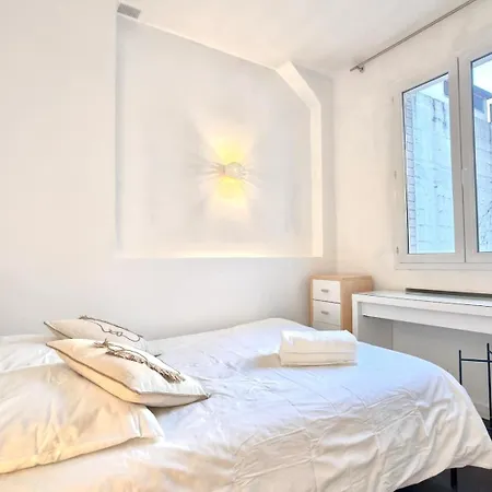 Chateau De Piolant Eiffel Tower فندق مبيت وإفطار
