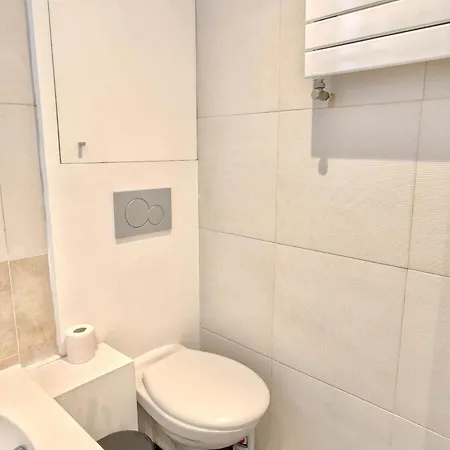 فندق مبيت وإفطار Chateau De Piolant Eiffel Tower 3*