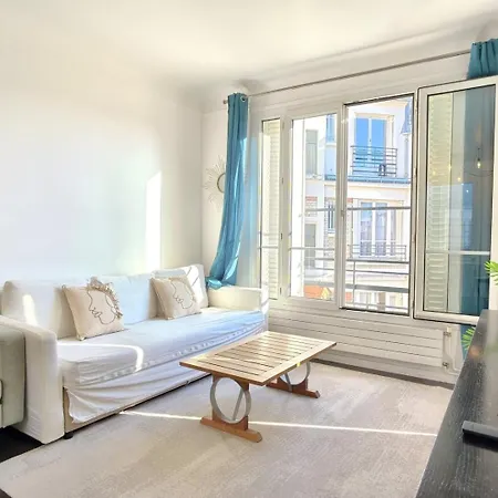 فندق مبيت وإفطار Chateau De Piolant Eiffel Tower