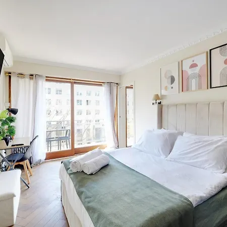 Chateau De Piolant Eiffel Tower 3*