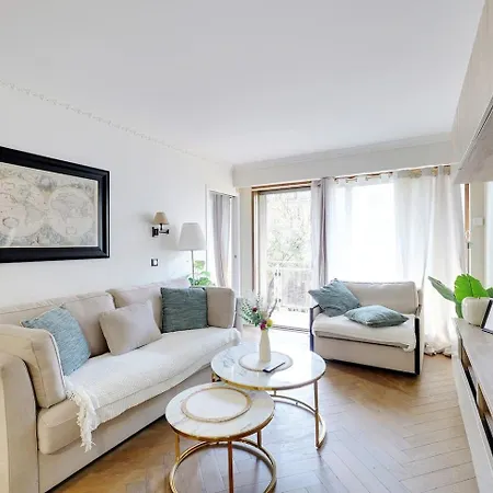 Chateau De Piolant Eiffel Tower فندق مبيت وإفطار
