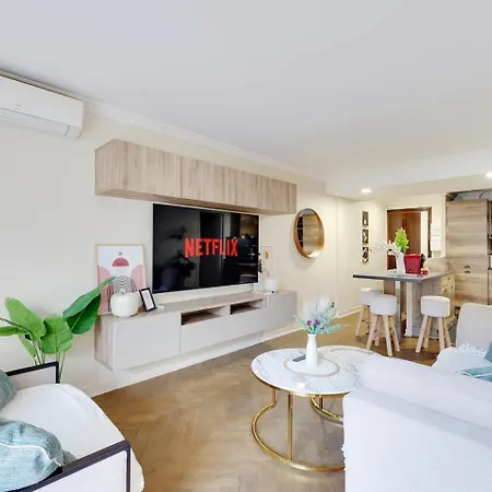 Chateau De Piolant Eiffel Tower فندق مبيت وإفطار
